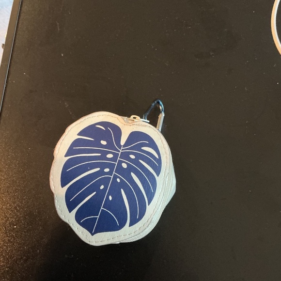 🌿 Farm Rio Eco Bag – Foldable Keychain! 🌿 - Picture 6 of 7